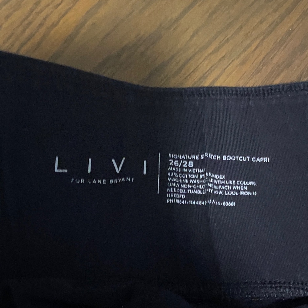LIVI Black Bootcut Capri Pants